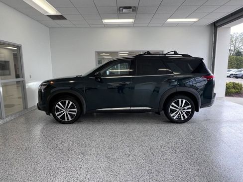 Used 2024 Nissan Pathfinder Platinum AWD/4WD image 13