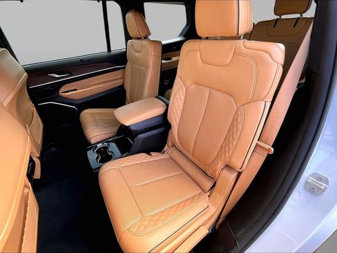 Used 2023 Jeep Grand Cherokee L Summit w/ Luxury Tech Group V AWD/4WD image 21