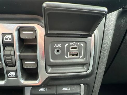 Used 2021 Jeep Wrangler Unlimited Sahara w/ Uconnect 4C Nav & Sound Group AWD/4WD image 29