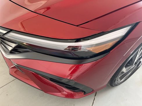 Used 2025 Hyundai Elantra Limited image 36