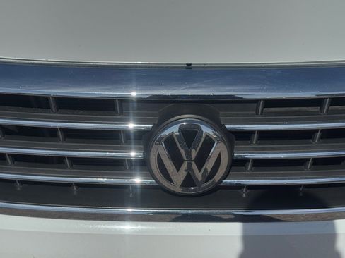 Used 2022 Volkswagen Passat 2.0T R-Line FWD image 9