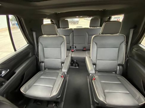 Used 2022 GMC Yukon SLT w/ SLT Premium Package AWD/4WD image 13