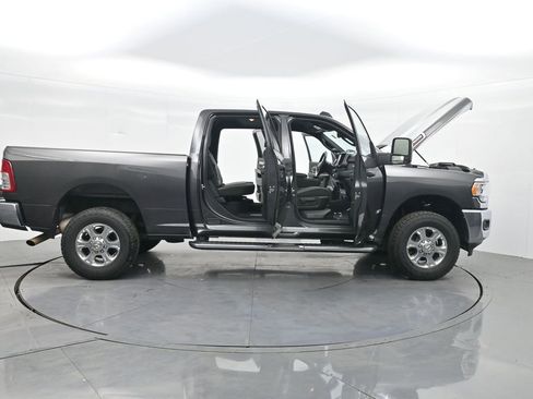 Used 2024 RAM 2500 Big Horn AWD/4WD image 37