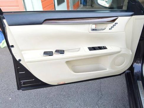 Used 2014 Lexus ES 350 w/ Premium Package FWD image 33
