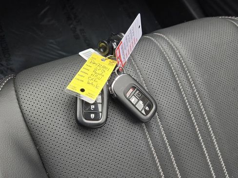 Used 2025 Honda HR-V EX-L image 19