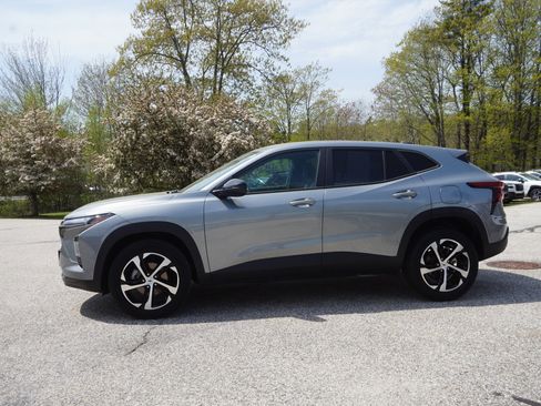 Used 2024 Chevrolet Trax RS FWD image 8