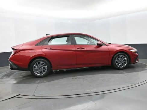 Used 2024 Hyundai Elantra SEL image 4
