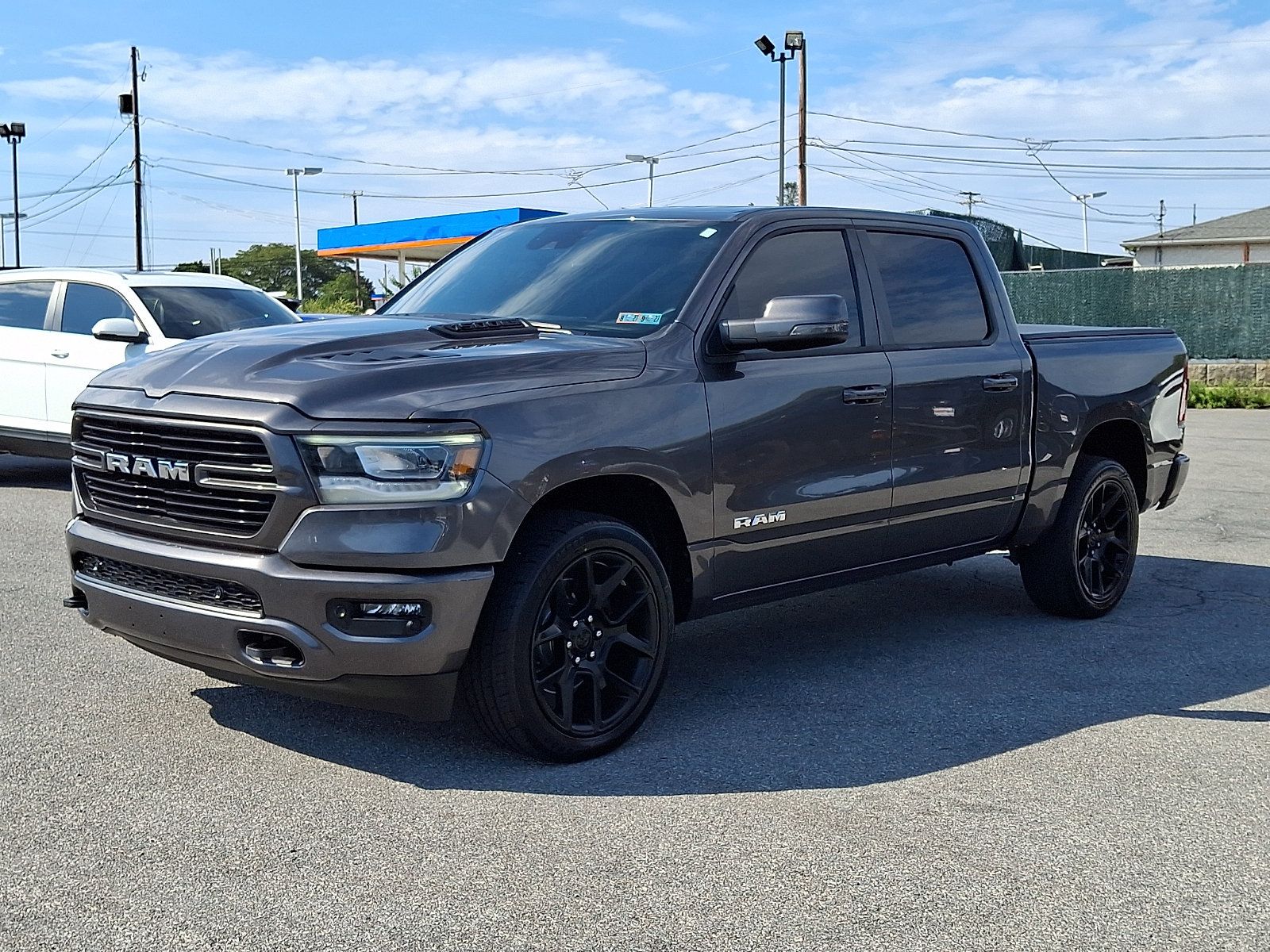 Used 2023 RAM 1500 Laramie AWD/4WD image 3