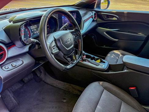 Used 2024 Chevrolet Trax RS w/ Driver Confidence Package FWD image 6