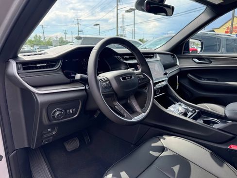 New 2026 Jeep Grand Cherokee L Limited AWD/4WD image 12