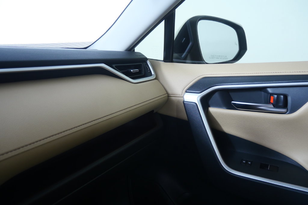 Used 2019 Toyota RAV4 Limited w/ Cold Weather Package FWD image 30