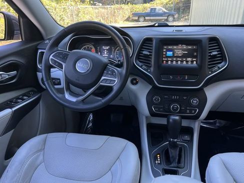 Used 2021 Jeep Cherokee Latitude Lux image 17