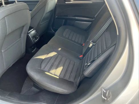 Used 2019 Ford Fusion SE FWD image 9