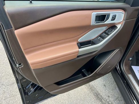 Certified 2022 Ford Explorer King Ranch w/ Premium Technology Package image 10