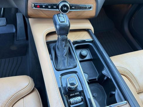 Used 2016 Volvo XC90 T6 AWD/4WD image 16