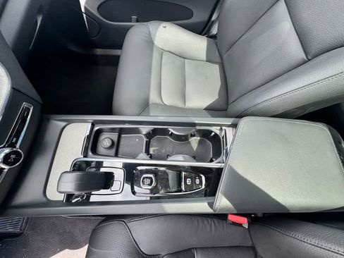 Used 2025 Volvo XC60 B5 Plus AWD/4WD image 23