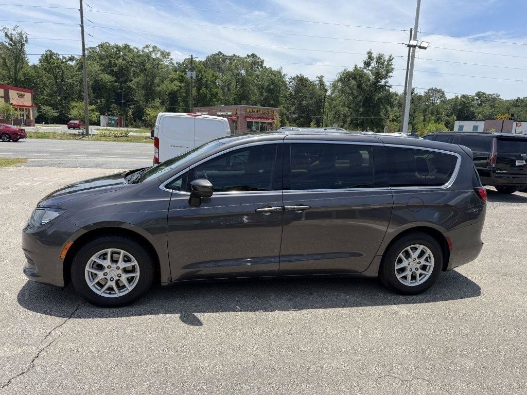 Used 2017 Chrysler Pacifica Touring FWD image 8