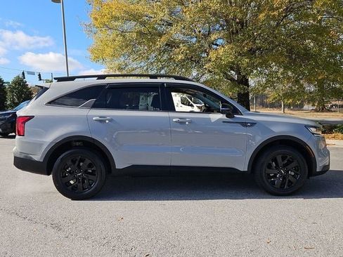 Used 2022 Kia Sorento S image 11
