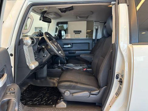 Used 2013 Toyota FJ Cruiser 4WD image 15