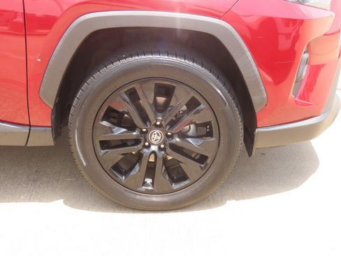 Used 2022 Toyota RAV4 XLE Premium FWD image 7