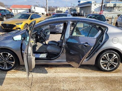 Used 2015 Kia Forte EX w/ UVO Package W/17" Alloys image 15