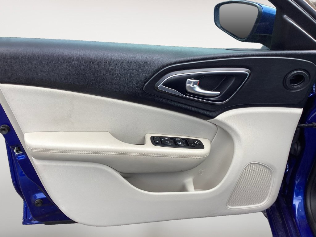 Used 2016 Chrysler 200 Limited w/ Anniversary Edition FWD image 11