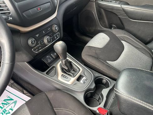 Used 2014 Jeep Cherokee Latitude FWD image 18