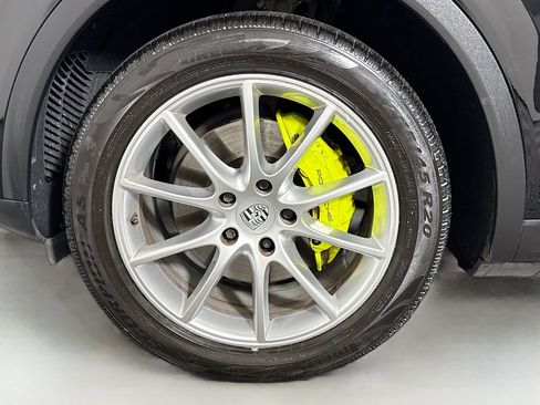 Used 2021 Porsche Cayenne E-Hybrid Coupe AWD/4WD image 30