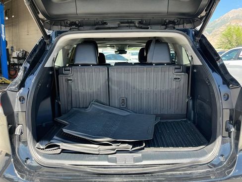 Used 2022 Toyota Highlander XLE AWD/4WD image 26