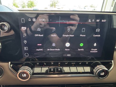 Used 2024 GMC Canyon Denali AWD/4WD image 14