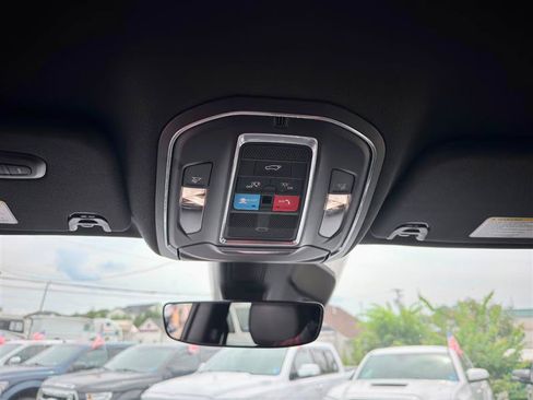 Used 2024 Jeep Wagoneer L Series II RWD image 20