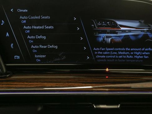 Used 2021 Cadillac Escalade Premium Luxury w/ Performance Package image 34