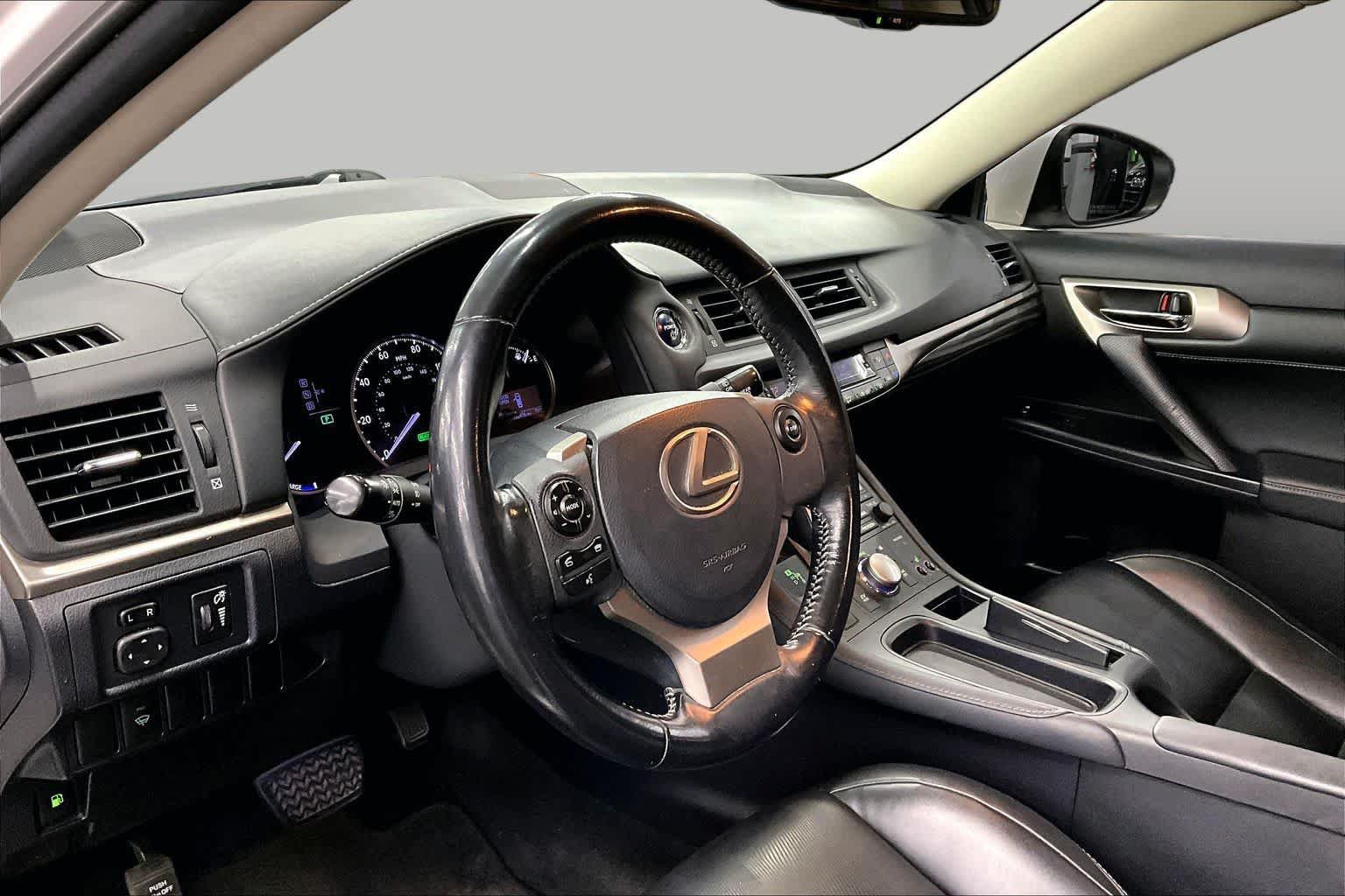 Used 2017 Lexus CT 200h w/ Seat Comfort Package FWD image 17