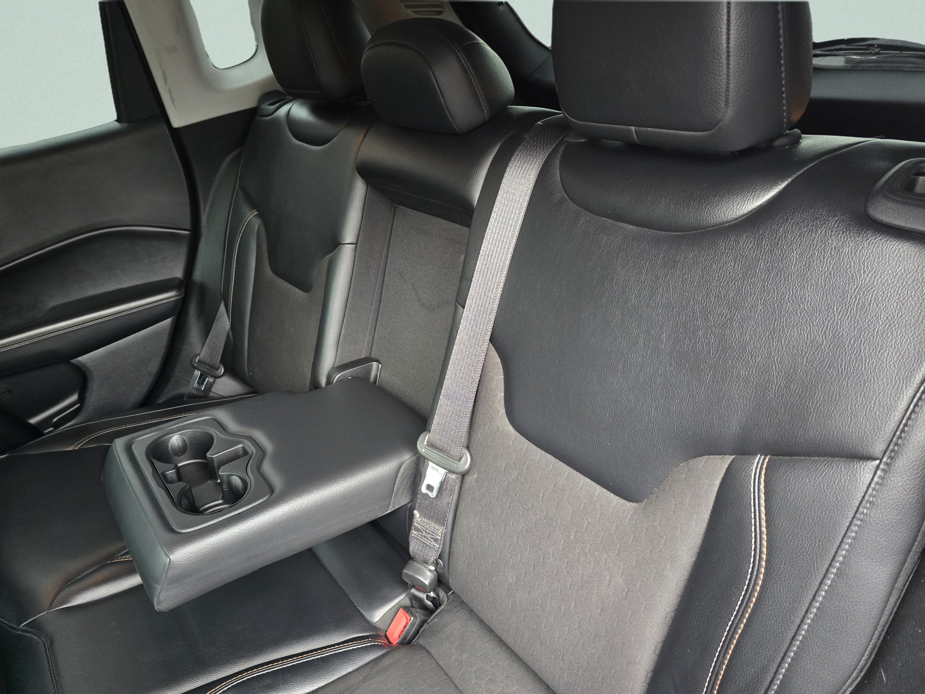 Used 2017 Jeep Compass Latitude AWD/4WD image 5