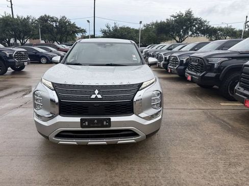 Used 2022 Mitsubishi Outlander SE FWD image 2