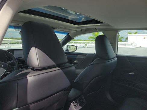 Used 2025 Lexus ES 300h w/ Premium Package FWD image 14