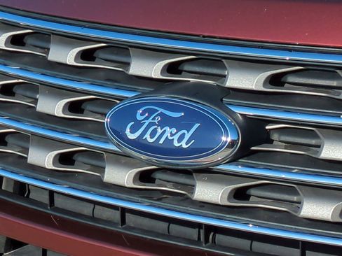 Used 2016 Ford Explorer XLT w/ Equipment Group 202A image 14