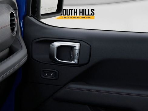 New 2026 Jeep Gladiator Rubicon w/ Whitecap Package AWD/4WD image 25