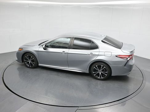 Used 2020 Toyota Camry SE image 40