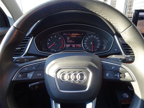 Used 2022 Audi Q5 2.0T Premium w/ Convenience Package image 19