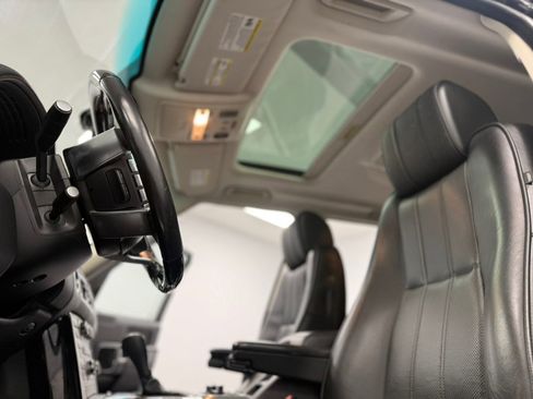 Used 2011 Land Rover Range Rover Supercharged image 36