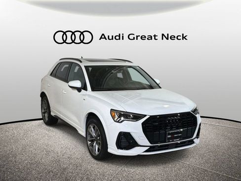Used 2023 Audi Q3 2.0T Premium w/ Black Optic Sport Package AWD/4WD image 9