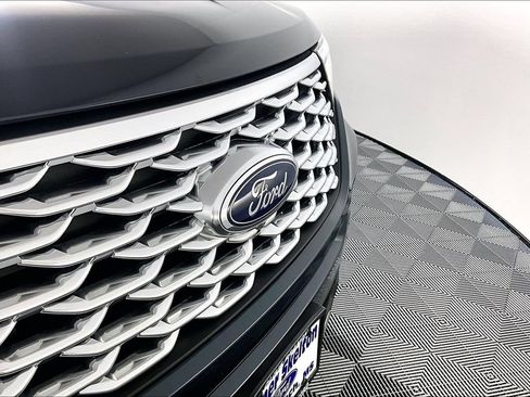 Used 2023 Ford Explorer Platinum w/ Technology Package AWD/4WD image 31
