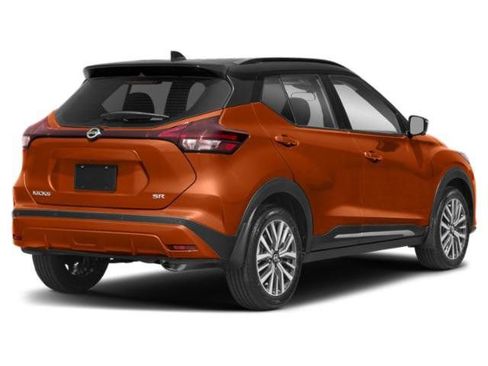 Used 2021 Nissan Kicks SR w/ SR Premium Package FWD image 3