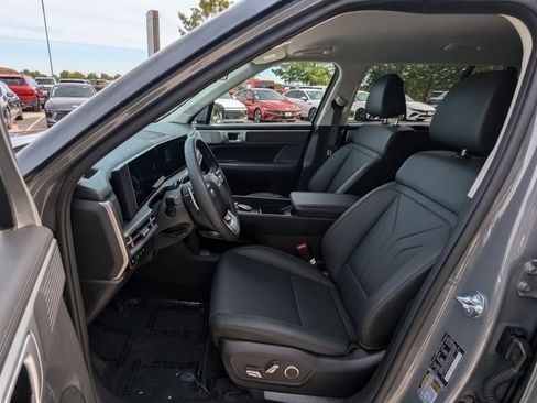 Used 2025 Hyundai Santa Fe SEL FWD image 22