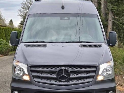 Used 2017 Mercedes-Benz Sprinter 2500 image 12