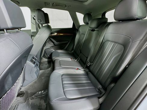Used 2023 Audi Q5 2.0T Premium w/ Convenience Package image 9