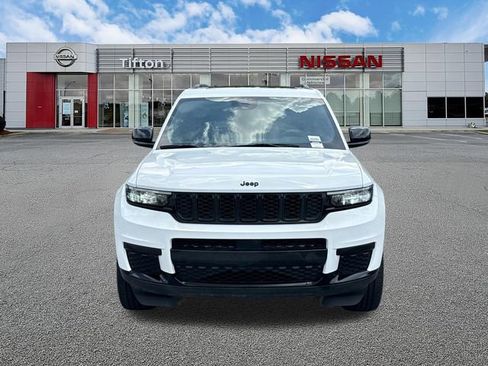 Used 2023 Jeep Grand Cherokee L Laredo RWD image 2