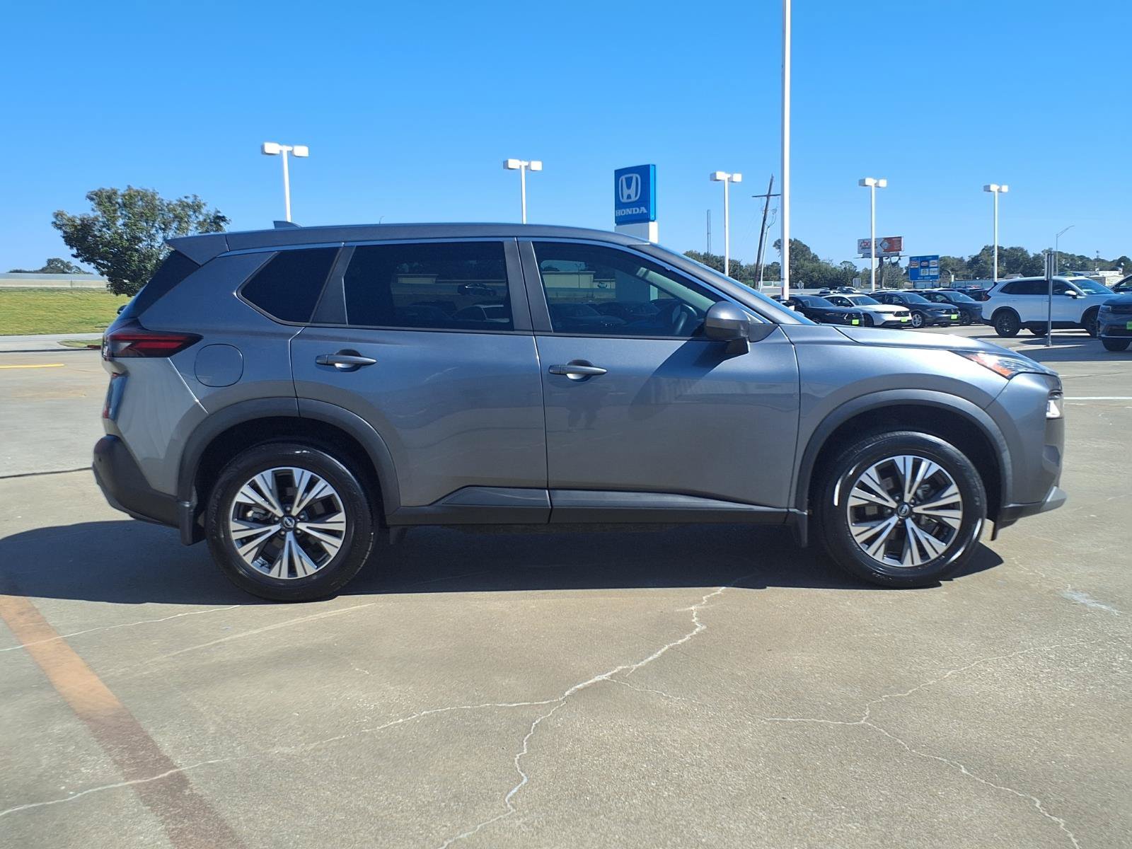 Used 2023 Nissan Rogue SV FWD image 7
