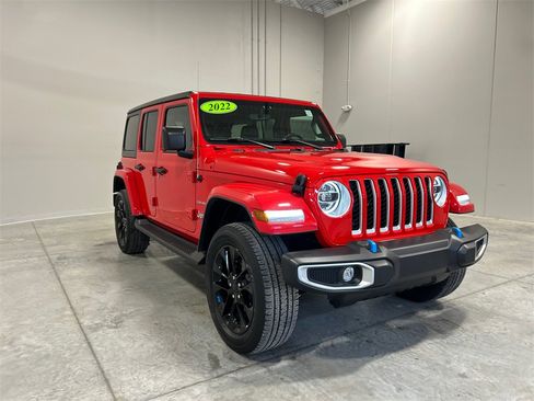 Used 2022 Jeep Wrangler Unlimited Sahara w/ Cold Weather Group image 4